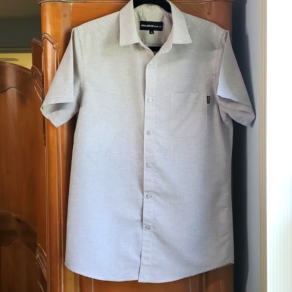 MOLOKAI SURF,  MENS SHIRT Medium shirt is gray and looks small so check out meas